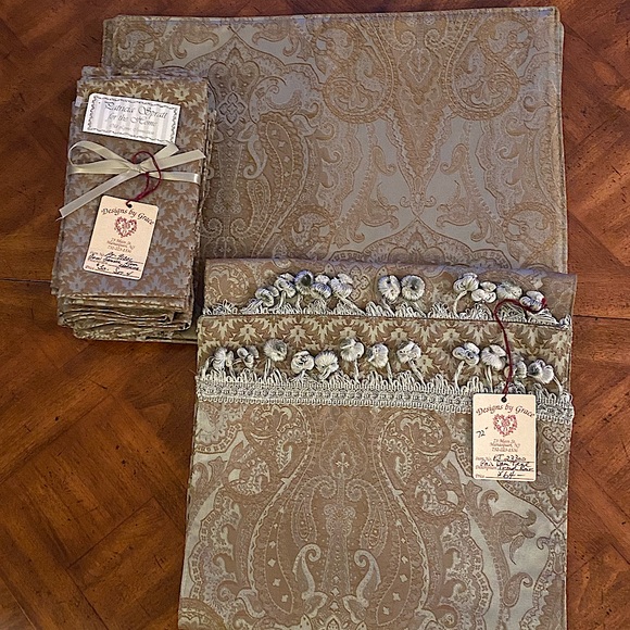Patricia Spratt Table Linen Set 72” Runner Set of 4 Placemats and 8 Napkins NWT - Picture 2 of 12